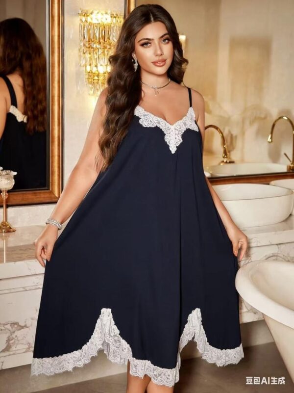 Nuisette Satin Bleu Nuit – Dentelle Élégante