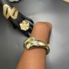 Bracelet Croisé Élégance Fluide