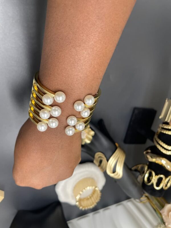 Bracelet Manchette Perles Élégance Dorée