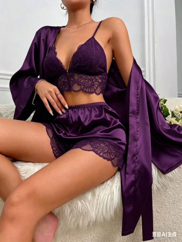 Ensemble Nuit Royale Violet – Satin & Dentelle 3 Pièces