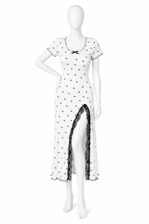 Nuisette Longue Blanche à Motifs Cœurs – Élégance & Confort Nuisette Longue Blanche à Motifs Cœurs – Élégance & Confort
