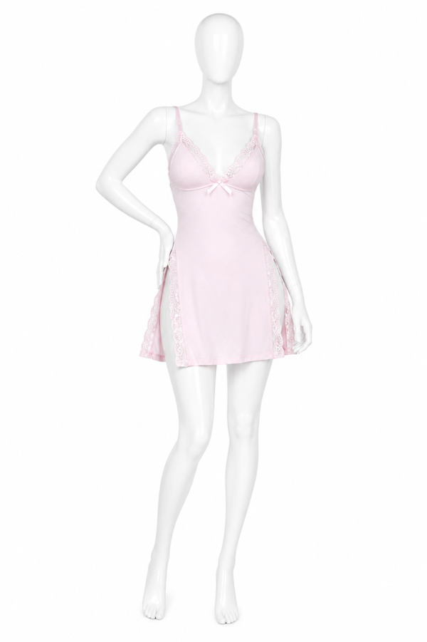 Nuisette Rose Douceur Satinée – Dentelle & Fente Sensuelle Nuisette Rose Douceur Satinée – Dentelle & Fente Sensuelle