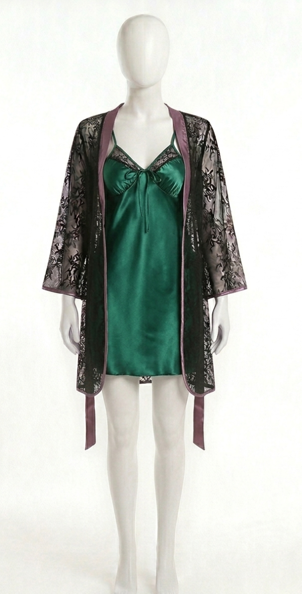 Ensemble Émeraude Prestige – Nuisette Satin & Kimono en Dentelle Ensemble Émeraude Prestige – Nuisette Satin & Kimono en Dentelle