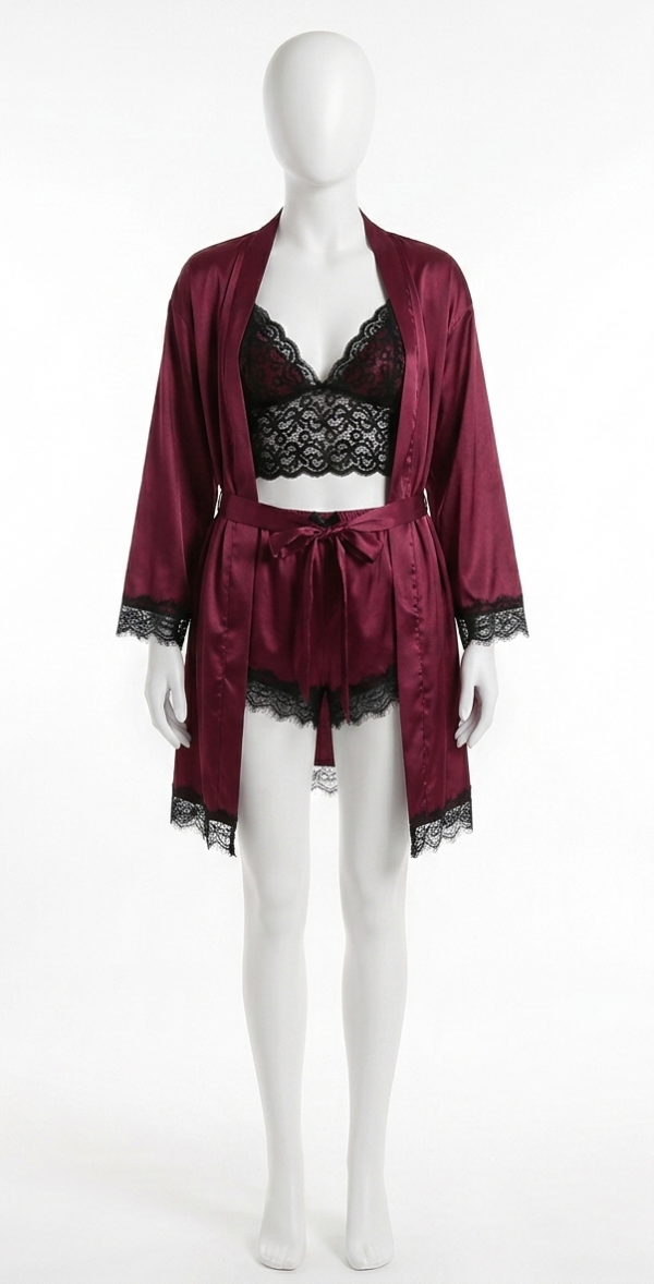Ensemble Bordeaux Élégance – Kimono Satin, Brassière & Short en Dentelle