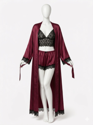 Ensemble Bordeaux Élégance – Kimono Satin, Brassière & Short en Dentelle