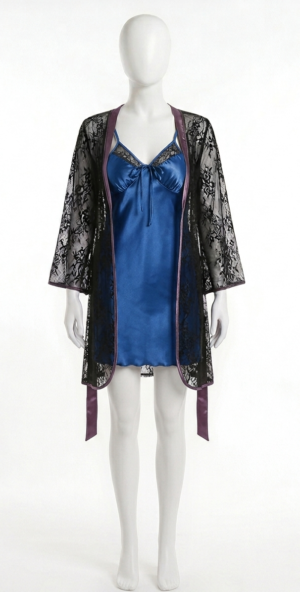 Ensemble Saphir Élégance – Nuisette Satin & Kimono en Dentelle Ensemble Saphir Élégance – Nuisette Satin & Kimono en Dentelle
