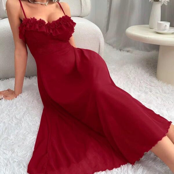 Nuisette Longue Rouge à Volants – Élégance Romantique