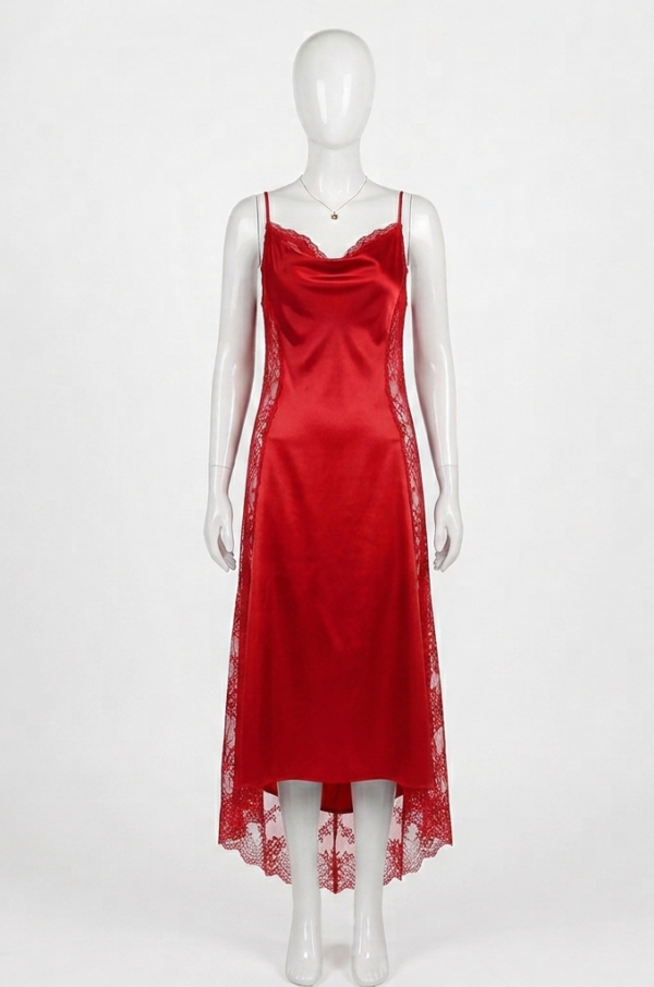 Nuisette Longue Rouge Satinée à Dentelle Florale