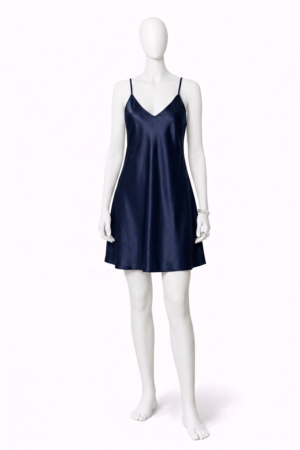 Nuisette Satinée Bleu Nuit Élégance Minimaliste