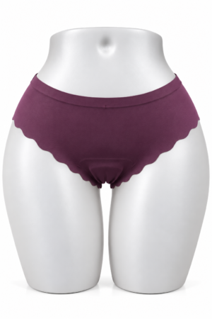 Culotte prune sur mannequin blanc Culotte Sans Couture à Bords Ondulés – Douce & Discrète sous les Vêtements